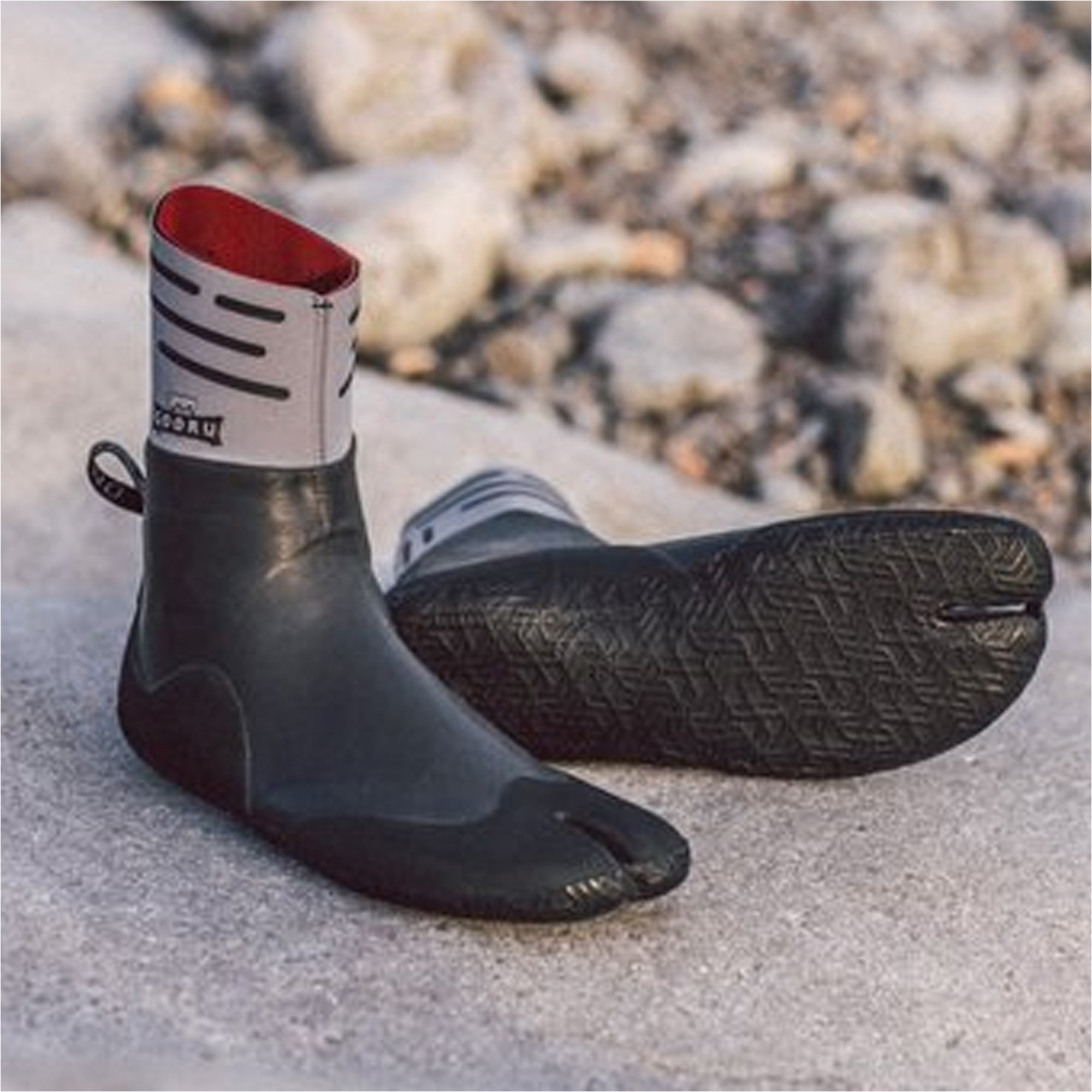 2025 O'Neill Gooru Dip 3mm Split Toe Wetsuit Boots 5602 - Smoke / Black